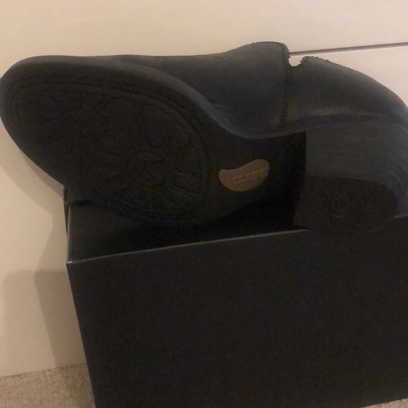 Born - Picture 2 of 5